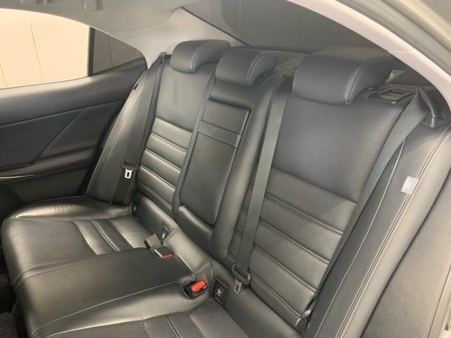 IS300h バージョンL 黒革エアシート&ヒーター ブラインドスポットモニター クルーズコントロール 18インチAW パドルシフト クリアランスソナー コーナービューカメラ 純正ナビ フルセグTV Bカメラ 禁煙車(9枚目)