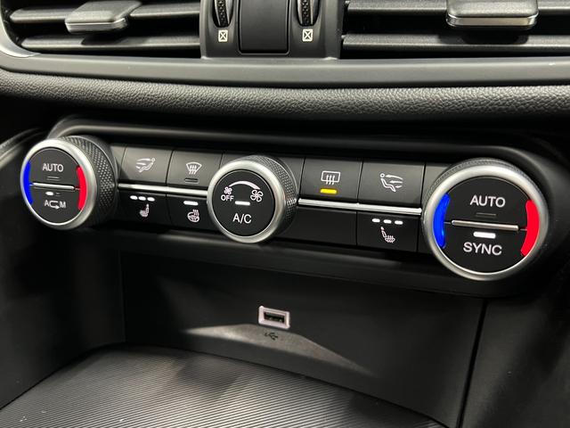 ジュリア ヴェローチェ　黒革　Ｈａｒｍａｎ＆Ｋａｒｄｏｎ　ＣａｒＰｌａｙ　Ｂカメラ　ＡＣＣ　ＡｐｐｌｅＣａｒＰｌａｙ＆ＡｎｄｒｏｉｄＡｕｔｏ　レーダークルーズ　衝突軽減　車線逸脱ＥＴＣ　純正１８ＡＷ　Ｐスタート　スマキー２個（26枚目）