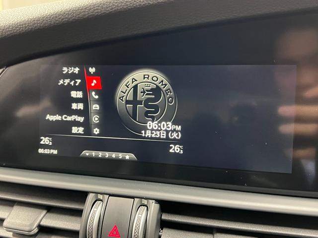 ジュリア ヴェローチェ　黒革　Ｈａｒｍａｎ＆Ｋａｒｄｏｎ　ＣａｒＰｌａｙ　Ｂカメラ　ＡＣＣ　ＡｐｐｌｅＣａｒＰｌａｙ＆ＡｎｄｒｏｉｄＡｕｔｏ　レーダークルーズ　衝突軽減　車線逸脱ＥＴＣ　純正１８ＡＷ　Ｐスタート　スマキー２個（29枚目）