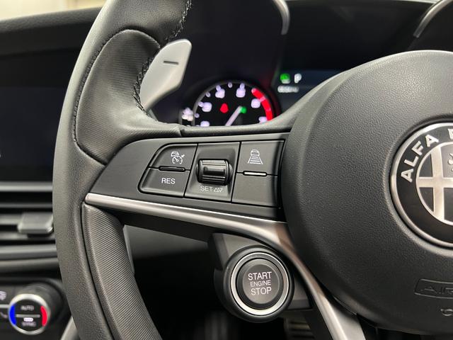 ジュリア ヴェローチェ　黒革　Ｈａｒｍａｎ＆Ｋａｒｄｏｎ　ＣａｒＰｌａｙ　Ｂカメラ　ＡＣＣ　ＡｐｐｌｅＣａｒＰｌａｙ＆ＡｎｄｒｏｉｄＡｕｔｏ　レーダークルーズ　衝突軽減　車線逸脱ＥＴＣ　純正１８ＡＷ　Ｐスタート　スマキー２個（38枚目）