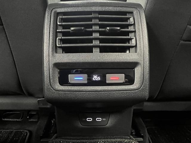 ｅＴＳＩアクティブ　無線ＣａｒＰｌａｙ＆充電　ＩＱ．ＬＩＧＨＴ　オートハイビーム　アダプティブクルコン　純正ナビ　ＤＴＶ　Ｂｌｕｅｔｏｏｔｈ＆Ｔｙｐｅ－Ｃ接続　ＥＴＣ２．０　Ｂカメラ　ＨＵＤ　衝突軽減＆車線逸脱　Ｓキー有(19枚目)