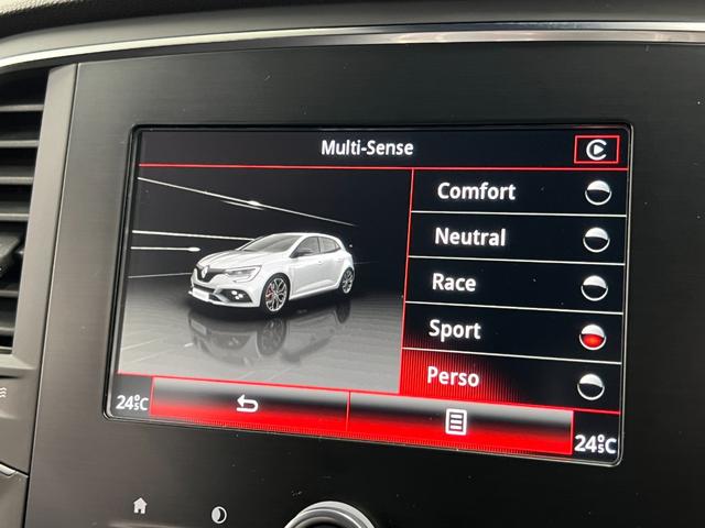 ルノー　スポール　純正タッチスクリーンオーディオ　ＣａｒＰｌａｙ　ＢＴ＆ＵＳＢ　ＥＴＣ２．０　レーダークルーズ　車線逸脱　衝突軽減　ＢＳＭ　Ｂｒｅｍｂｏ赤キャリパー　ＬＥＤオートライト　純正１９ＡＷ　ＲＳドライブ(35枚目)