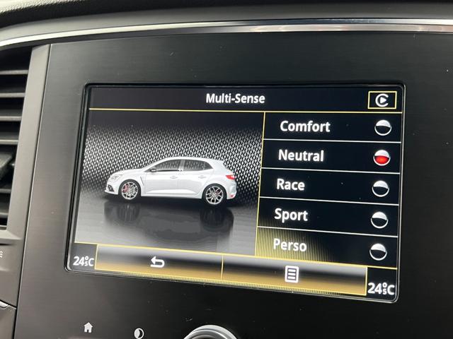 メガーヌ ルノー　スポール　純正タッチスクリーンオーディオ　ＣａｒＰｌａｙ　ＢＴ＆ＵＳＢ　ＥＴＣ２．０　レーダークルーズ　車線逸脱　衝突軽減　ＢＳＭ　Ｂｒｅｍｂｏ赤キャリパー　ＬＥＤオートライト　純正１９ＡＷ　ＲＳドライブ（37枚目）