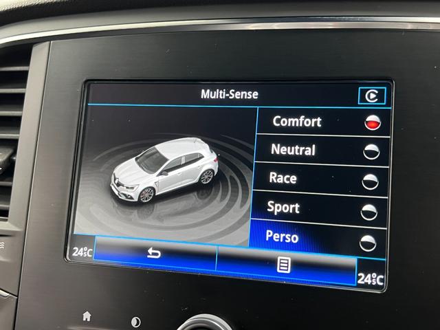 メガーヌ ルノー　スポール　純正タッチスクリーンオーディオ　ＣａｒＰｌａｙ　ＢＴ＆ＵＳＢ　ＥＴＣ２．０　レーダークルーズ　車線逸脱　衝突軽減　ＢＳＭ　Ｂｒｅｍｂｏ赤キャリパー　ＬＥＤオートライト　純正１９ＡＷ　ＲＳドライブ（38枚目）