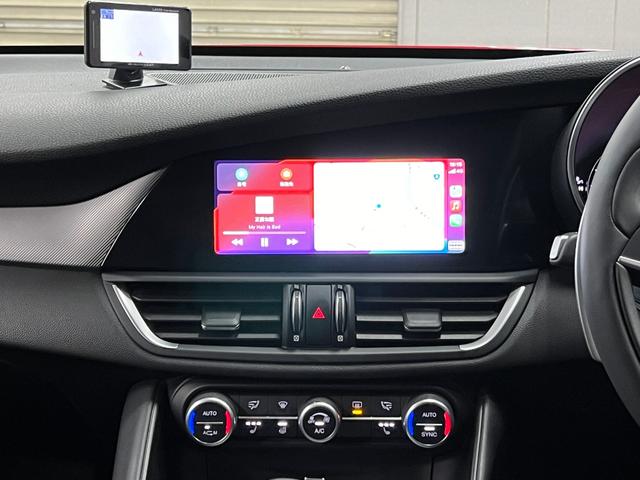 ジュリア ヴェローチェ　Ｈａｒｍａｎ＆Ｋａｒｄｏｎ　ＣａｒＰｌａｙ　黒革　シート＆ステアリングヒーター　Ｂカメラ　車線逸脱　衝突軽減　ＢＳＭ　レーダークルーズ　ＥＴＣ　パドルシフト　キセノンオートライト　純正１８ＡＷ　禁煙（23枚目）