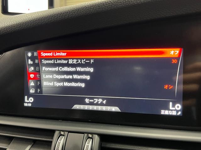 ジュリア ヴェローチェ　Ｈａｒｍａｎ＆Ｋａｒｄｏｎ　ＣａｒＰｌａｙ　黒革　シート＆ステアリングヒーター　Ｂカメラ　車線逸脱　衝突軽減　ＢＳＭ　レーダークルーズ　ＥＴＣ　パドルシフト　キセノンオートライト　純正１８ＡＷ　禁煙（28枚目）