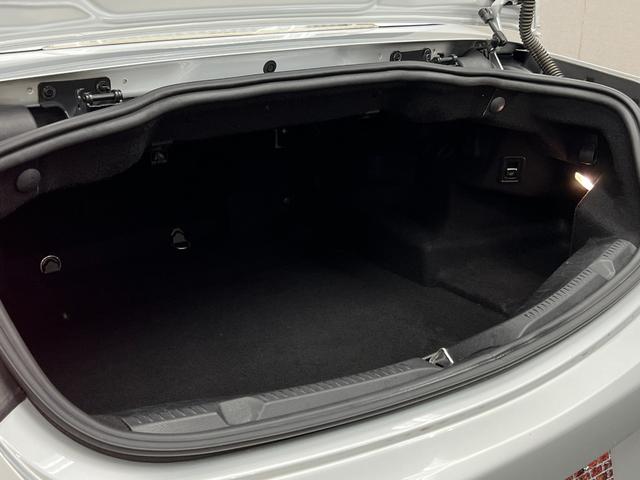 Ｅクラス Ｅ２００　カブリオレ　スポーツ　ＡＭＧラインＰＫＧ　１年保証　Ｂｕｒｍｅｓｔｅｒ　黒革　黒幌　エアスカーフ　ＨＵＤ　ナビ　ＤＴＶ　林檎カープレイ　３６０カメラ　ＬＥＤオートハイビーム　レーダーセーフティ　ＥＴＣ２．０　記録簿　禁煙車（17枚目）