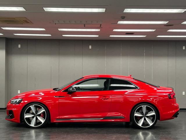ＲＳ５ ベースグレード　距離無制限１年保証　カーボンスタイリング／ＲＳデザイン／アシスタンスＰＫＧ　　ＲＳスポーツＥＸＴ　マトリクスＬＥＤ　バーチャルＣＰ　ファインナッパ革　純正２０ＡＷ　林檎カープレイ　禁煙車（8枚目）
