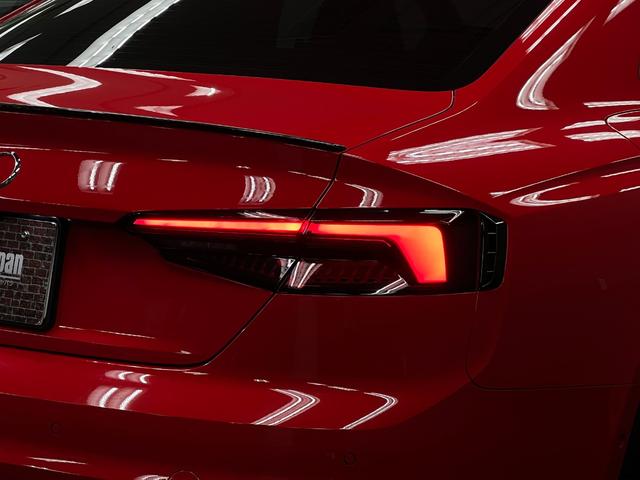ＲＳ５ ベースグレード　距離無制限１年保証　カーボンスタイリング／ＲＳデザイン／アシスタンスＰＫＧ　　ＲＳスポーツＥＸＴ　マトリクスＬＥＤ　バーチャルＣＰ　ファインナッパ革　純正２０ＡＷ　林檎カープレイ　禁煙車（18枚目）