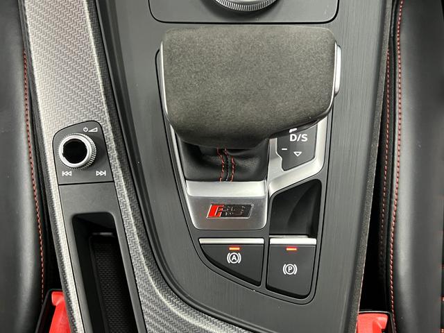 ＲＳ５ ベースグレード　距離無制限１年保証　カーボンスタイリング／ＲＳデザイン／アシスタンスＰＫＧ　　ＲＳスポーツＥＸＴ　マトリクスＬＥＤ　バーチャルＣＰ　ファインナッパ革　純正２０ＡＷ　林檎カープレイ　禁煙車（33枚目）