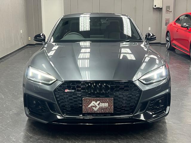 ＲＳ５ ベースグレード　セラミックブレーキ　ＲＳスポーツＥＸＴ　ＲＳデザインＰＫＧ　純正２０ＡＷ　マトリクスＬＥＤ　バーチャルＣＰ　Ｂ＆Ｏ　ファインナッパ革　林檎カープレイ　Ｂカメ　ＡＤＰクルーズ　ＥＴＣ２．０　禁煙　記録簿（6枚目）