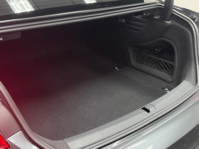 ＲＳ５ ベースグレード　セラミックブレーキ　ＲＳスポーツＥＸＴ　ＲＳデザインＰＫＧ　純正２０ＡＷ　マトリクスＬＥＤ　バーチャルＣＰ　Ｂ＆Ｏ　ファインナッパ革　林檎カープレイ　Ｂカメ　ＡＤＰクルーズ　ＥＴＣ２．０　禁煙　記録簿（17枚目）