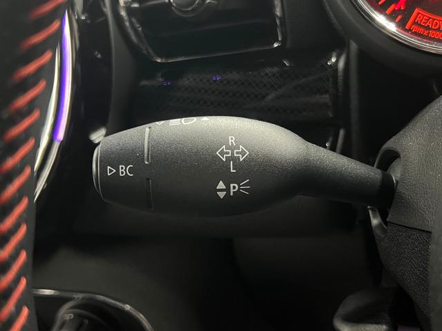 ＭＩＮＩ ジョンクーパーワークス　クラブマン　距離無制限１年保証　インテリＳ　ＡＤＰクルーズ　ＬＥＤオートライト　ＢＩＬＳＴＥＩＮショック　純正１８ＡＷ　２２年製造ミシュランＰＳ５装着　ＪＣＷハーフレザー　純正ナビ　Ｂカメラ　スマキー２個　禁煙（47枚目）