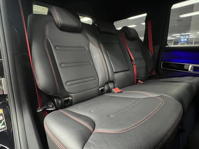 Ｇクラス Ｇ３５０ｄ　ＡＭＧライン　ラグジュアリー＆レーダーセーフティＰＫＧ　アダプティブダンピング　電動ステップ　マルチビームＬＥＤ　３６０カメラ　赤ステッチ黒革　純正ナビ　林檎カープレイ　ＤＴＶ　純正２０ＡＷ　２３年製ピレリ装着（25枚目）