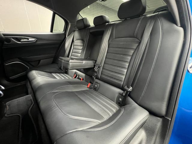ジュリア ヴェローチェ　距離無制限１年保証　黒革　Ｓヒーター　林檎カープレイ＆アンドロイドオート　Ｈａｒｍａｎ＆Ｋａｒｄｏｎ　純正１８ＡＷ　レーダークルーズ　Ｂカメラ　衝突軽減＆車線保持＆死角補助　ソナー　純正ドラレコ　禁煙（22枚目）