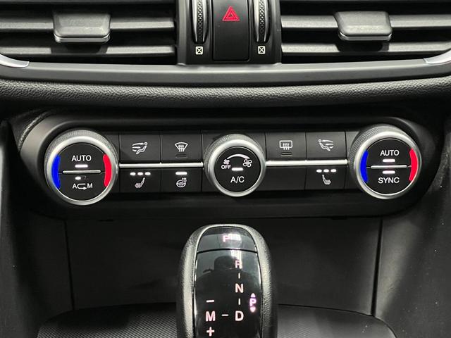ジュリア ヴェローチェ　距離無制限１年保証　黒革　Ｓヒーター　林檎カープレイ＆アンドロイドオート　Ｈａｒｍａｎ＆Ｋａｒｄｏｎ　純正１８ＡＷ　レーダークルーズ　Ｂカメラ　衝突軽減＆車線保持＆死角補助　ソナー　純正ドラレコ　禁煙（28枚目）