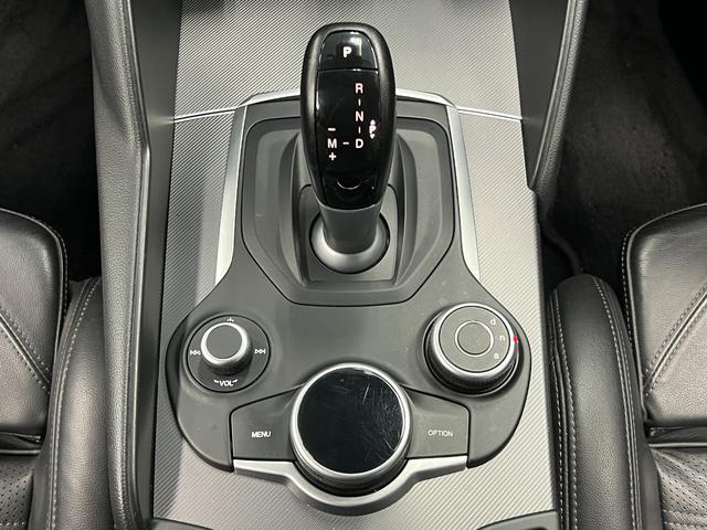 ジュリア ヴェローチェ　距離無制限１年保証　黒革　Ｓヒーター　林檎カープレイ＆アンドロイドオート　Ｈａｒｍａｎ＆Ｋａｒｄｏｎ　純正１８ＡＷ　レーダークルーズ　Ｂカメラ　衝突軽減＆車線保持＆死角補助　ソナー　純正ドラレコ　禁煙（31枚目）