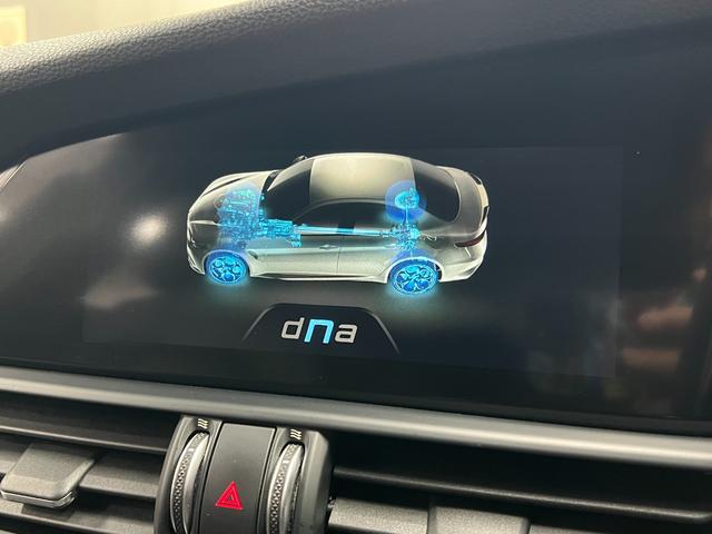 ジュリア ヴェローチェ　距離無制限１年保証　黒革　Ｓヒーター　林檎カープレイ＆アンドロイドオート　Ｈａｒｍａｎ＆Ｋａｒｄｏｎ　純正１８ＡＷ　レーダークルーズ　Ｂカメラ　衝突軽減＆車線保持＆死角補助　ソナー　純正ドラレコ　禁煙（40枚目）