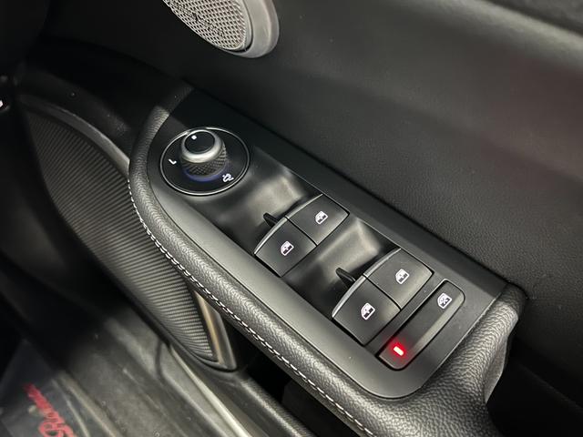 ジュリア ヴェローチェ　距離無制限１年保証　黒革　Ｓヒーター　林檎カープレイ＆アンドロイドオート　Ｈａｒｍａｎ＆Ｋａｒｄｏｎ　純正１８ＡＷ　レーダークルーズ　Ｂカメラ　衝突軽減＆車線保持＆死角補助　ソナー　純正ドラレコ　禁煙（47枚目）