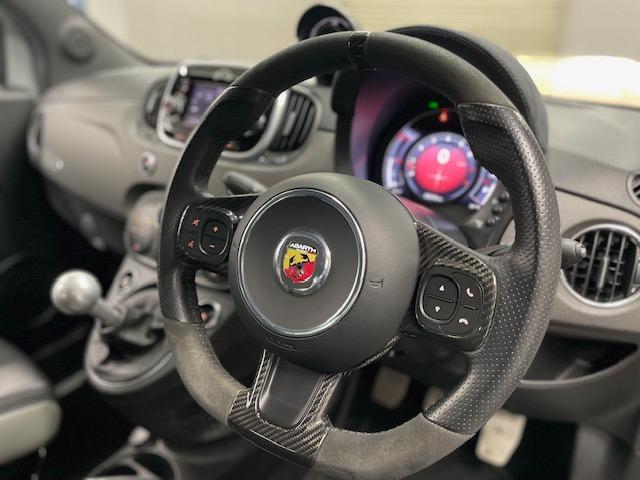 アバルト595 コンペティツィオーネ 5MT 後期 右ハンドル 距離無制限1年保証 純正ディスプレイオーディオ Bluetooth Brembo赤キャリパー レコモン アルカンターラコンビシート 純正17AW ETC Rソナー 禁煙車(31枚目)