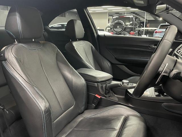 Ｍ２ ベースグレード　距離無制限１年保証　黒革　ｈａｒｍａｎ／ｋａｒｄｏｎ　インテリセーフ　純正１９ＡＷ　Ｍブルーキャリパー　純正ナビ　Ｂカメラ　パドルシフト　ＥＴＣ　クルコン　Ｓヒーター　ＰＵＳＨスタート　スマキー　禁煙（24枚目）