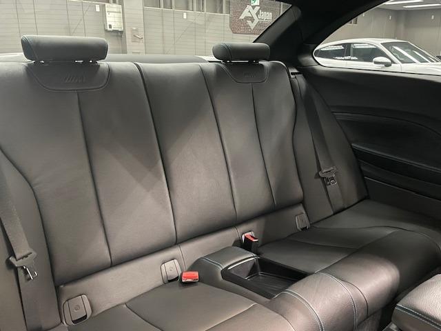 Ｍ２ ベースグレード　距離無制限１年保証　黒革　ｈａｒｍａｎ／ｋａｒｄｏｎ　インテリセーフ　純正１９ＡＷ　Ｍブルーキャリパー　純正ナビ　Ｂカメラ　パドルシフト　ＥＴＣ　クルコン　Ｓヒーター　ＰＵＳＨスタート　スマキー　禁煙（26枚目）