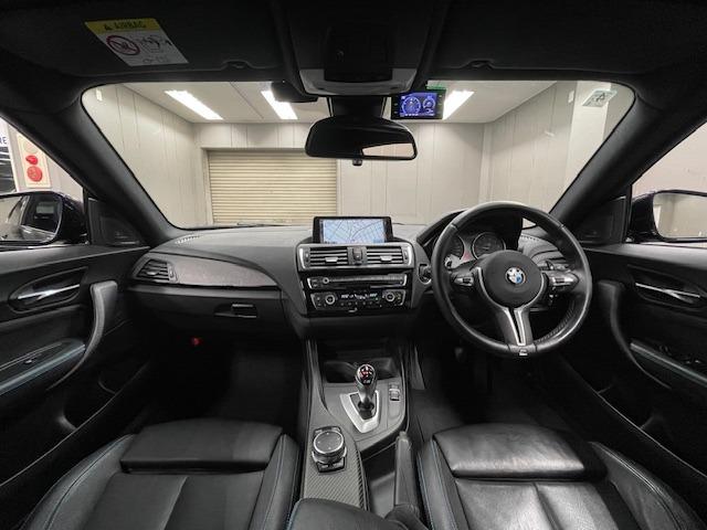 Ｍ２ ベースグレード　距離無制限１年保証　黒革　ｈａｒｍａｎ／ｋａｒｄｏｎ　インテリセーフ　純正１９ＡＷ　Ｍブルーキャリパー　純正ナビ　Ｂカメラ　パドルシフト　ＥＴＣ　クルコン　Ｓヒーター　ＰＵＳＨスタート　スマキー　禁煙（28枚目）