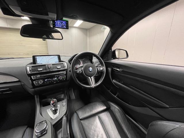 Ｍ２ ベースグレード　距離無制限１年保証　黒革　ｈａｒｍａｎ／ｋａｒｄｏｎ　インテリセーフ　純正１９ＡＷ　Ｍブルーキャリパー　純正ナビ　Ｂカメラ　パドルシフト　ＥＴＣ　クルコン　Ｓヒーター　ＰＵＳＨスタート　スマキー　禁煙（29枚目）