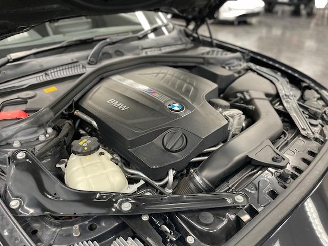 Ｍ２ ベースグレード　距離無制限１年保証　黒革　ｈａｒｍａｎ／ｋａｒｄｏｎ　インテリセーフ　純正１９ＡＷ　Ｍブルーキャリパー　純正ナビ　Ｂカメラ　パドルシフト　ＥＴＣ　クルコン　Ｓヒーター　ＰＵＳＨスタート　スマキー　禁煙（49枚目）