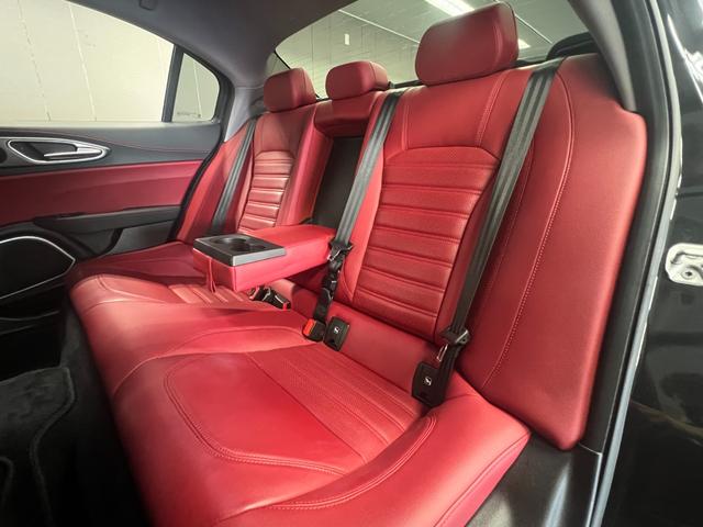 ジュリア ヴェローチェ　距離無制限１年保証　赤革　シートヒーター　林檎カープレイ＆アンドロイドオート　Ｈａｒｍａｎ＆Ｋａｒｄｏｎ　純正１９インチ　レーダークルーズ　Ｂカメラ　衝突軽減＆車線保持＆死角補助　前後ソナー　禁煙（22枚目）