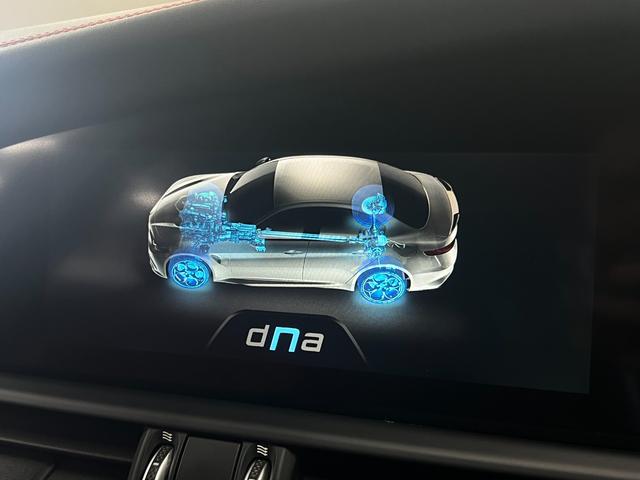 ジュリア ヴェローチェ　距離無制限１年保証　赤革　シートヒーター　林檎カープレイ＆アンドロイドオート　Ｈａｒｍａｎ＆Ｋａｒｄｏｎ　純正１９インチ　レーダークルーズ　Ｂカメラ　衝突軽減＆車線保持＆死角補助　前後ソナー　禁煙（40枚目）