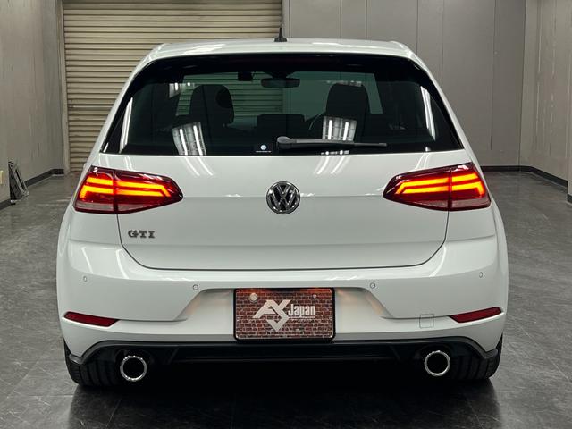 ゴルフＧＴＩ ベースグレード　６ＭＴ　距離無制限１年保証　ユーザー様直接買取車　ＣａｒＰｌａｙ対応ＤｉｓＰｒｏナビ　Ｂカメラ　衝突軽減　車線保持　ＡＣＣ　ＬＥＤオートライト　ＥＴＣ　純正１７ＡＷ　禁煙車　記録簿（7枚目）