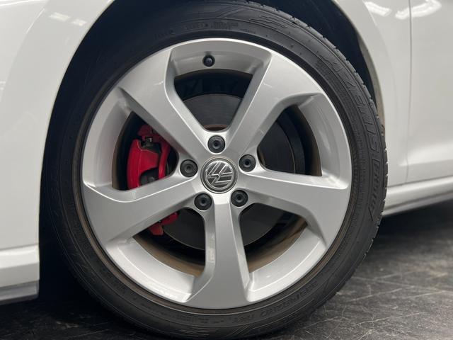 ゴルフＧＴＩ ベースグレード　６ＭＴ　距離無制限１年保証　ユーザー様直接買取車　ＣａｒＰｌａｙ対応ＤｉｓＰｒｏナビ　Ｂカメラ　衝突軽減　車線保持　ＡＣＣ　ＬＥＤオートライト　ＥＴＣ　純正１７ＡＷ　禁煙車　記録簿（10枚目）