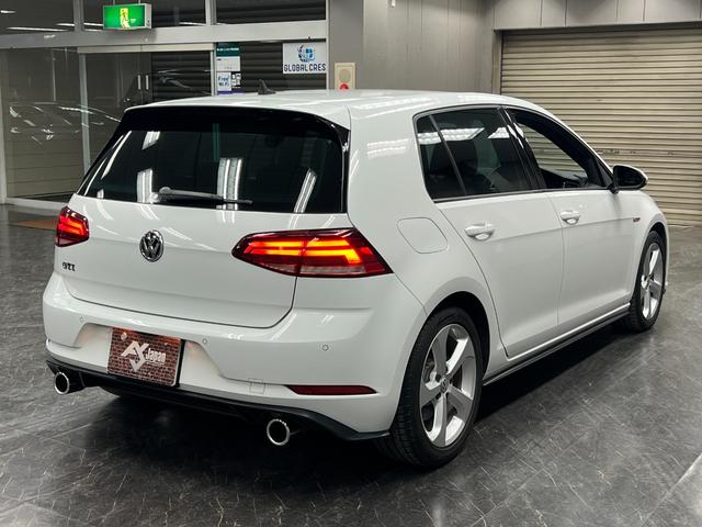 ゴルフＧＴＩ ベースグレード　６ＭＴ　距離無制限１年保証　ユーザー様直接買取車　ＣａｒＰｌａｙ対応ＤｉｓＰｒｏナビ　Ｂカメラ　衝突軽減　車線保持　ＡＣＣ　ＬＥＤオートライト　ＥＴＣ　純正１７ＡＷ　禁煙車　記録簿（14枚目）