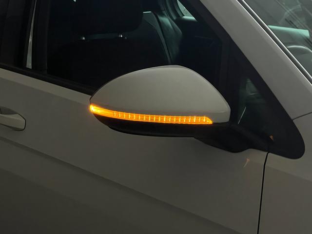 ゴルフＧＴＩ ベースグレード　６ＭＴ　距離無制限１年保証　ユーザー様直接買取車　ＣａｒＰｌａｙ対応ＤｉｓＰｒｏナビ　Ｂカメラ　衝突軽減　車線保持　ＡＣＣ　ＬＥＤオートライト　ＥＴＣ　純正１７ＡＷ　禁煙車　記録簿（19枚目）