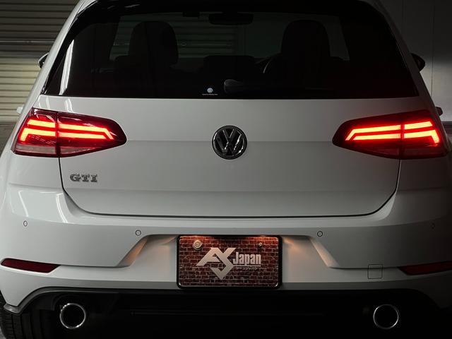ゴルフＧＴＩ ベースグレード　６ＭＴ　距離無制限１年保証　ユーザー様直接買取車　ＣａｒＰｌａｙ対応ＤｉｓＰｒｏナビ　Ｂカメラ　衝突軽減　車線保持　ＡＣＣ　ＬＥＤオートライト　ＥＴＣ　純正１７ＡＷ　禁煙車　記録簿（21枚目）