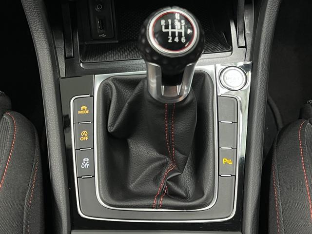 ゴルフＧＴＩ ベースグレード　６ＭＴ　距離無制限１年保証　ユーザー様直接買取車　ＣａｒＰｌａｙ対応ＤｉｓＰｒｏナビ　Ｂカメラ　衝突軽減　車線保持　ＡＣＣ　ＬＥＤオートライト　ＥＴＣ　純正１７ＡＷ　禁煙車　記録簿（34枚目）
