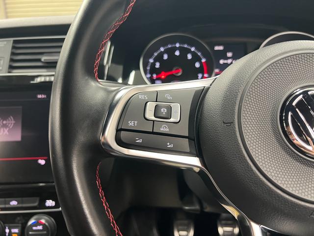 ゴルフＧＴＩ ベースグレード　６ＭＴ　距離無制限１年保証　ユーザー様直接買取車　ＣａｒＰｌａｙ対応ＤｉｓＰｒｏナビ　Ｂカメラ　衝突軽減　車線保持　ＡＣＣ　ＬＥＤオートライト　ＥＴＣ　純正１７ＡＷ　禁煙車　記録簿（48枚目）