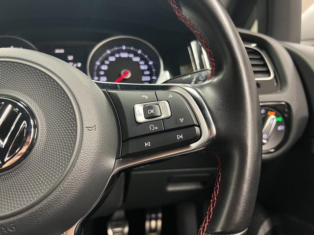 ゴルフＧＴＩ ベースグレード　６ＭＴ　距離無制限１年保証　ユーザー様直接買取車　ＣａｒＰｌａｙ対応ＤｉｓＰｒｏナビ　Ｂカメラ　衝突軽減　車線保持　ＡＣＣ　ＬＥＤオートライト　ＥＴＣ　純正１７ＡＷ　禁煙車　記録簿（49枚目）