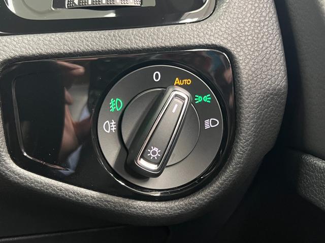 ゴルフＧＴＩ ベースグレード　６ＭＴ　距離無制限１年保証　ユーザー様直接買取車　ＣａｒＰｌａｙ対応ＤｉｓＰｒｏナビ　Ｂカメラ　衝突軽減　車線保持　ＡＣＣ　ＬＥＤオートライト　ＥＴＣ　純正１７ＡＷ　禁煙車　記録簿（52枚目）