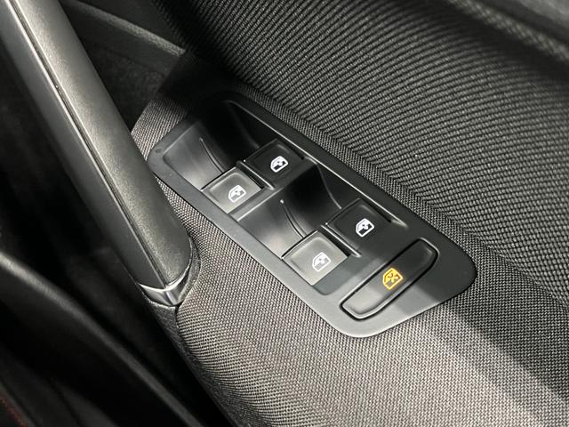 ゴルフＧＴＩ ベースグレード　６ＭＴ　距離無制限１年保証　ユーザー様直接買取車　ＣａｒＰｌａｙ対応ＤｉｓＰｒｏナビ　Ｂカメラ　衝突軽減　車線保持　ＡＣＣ　ＬＥＤオートライト　ＥＴＣ　純正１７ＡＷ　禁煙車　記録簿（53枚目）