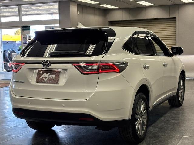 ハリアー プレミアム　アドバンスドパッケージ　ユーザー様直接買取車　距離無制限１年保証　純正ＳＤナビ　フルセグ　Ｂｌｕｅｔｏｏｔｈ　全方位カメラ　ＪＢＬサウンド　黒革　シートヒーター　衝突被害軽減　レーンアシスト　ＡＣＣ　前後ソナー　電動トランク（13枚目）