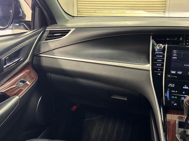 ハリアー プレミアム　アドバンスドパッケージ　ユーザー様直接買取車　距離無制限１年保証　純正ＳＤナビ　フルセグ　Ｂｌｕｅｔｏｏｔｈ　全方位カメラ　ＪＢＬサウンド　黒革　シートヒーター　衝突被害軽減　レーンアシスト　ＡＣＣ　前後ソナー　電動トランク（27枚目）