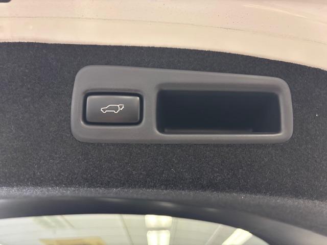 ハリアー プレミアム　アドバンスドパッケージ　ユーザー様直接買取車　距離無制限１年保証　純正ＳＤナビ　フルセグ　Ｂｌｕｅｔｏｏｔｈ　全方位カメラ　ＪＢＬサウンド　黒革　シートヒーター　衝突被害軽減　レーンアシスト　ＡＣＣ　前後ソナー　電動トランク（49枚目）