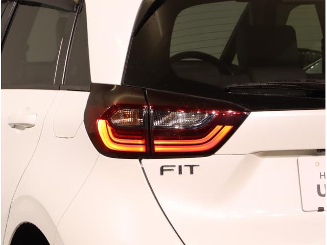 フィット e:HEVホーム 前後誤発進抑制機能 クリソナ 助手席エアバッグ 運転席エアバッグ シートヒーター アイドリングストップ LEDライト USB接続 バックカメラ ABS サイドエアバッグ フルセグTV(13枚目)