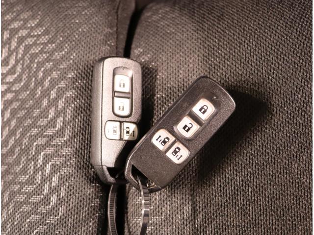 Ｎ－ＢＯＸカスタム ＧＳＳパッケージ　両側パワ－スライドドア　ＴＶナビ　スマ－トキ－　Ｂカメ　ＥＴＣ付き　エアコン　ＥＳＣ　Ａ－ＳＴＯＰ　盗難防止システム　パワーウィンドウ　運転席助手席エアバッグ　ＤＶＤ　ＡＢＳ（26枚目）