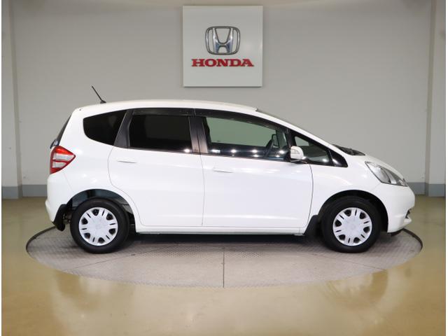 フィット G 運転席助手席エアバッグ キーレスリモコン 盗難防止システム エアコン ABS パワーウィンドウ パワステ 運転席エアバッグ(8枚目)