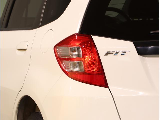フィット G 運転席助手席エアバッグ キーレスリモコン 盗難防止システム エアコン ABS パワーウィンドウ パワステ 運転席エアバッグ(13枚目)