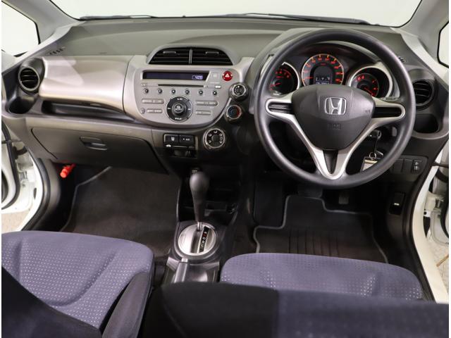 フィット G 運転席助手席エアバッグ キーレスリモコン 盗難防止システム エアコン ABS パワーウィンドウ パワステ 運転席エアバッグ(14枚目)