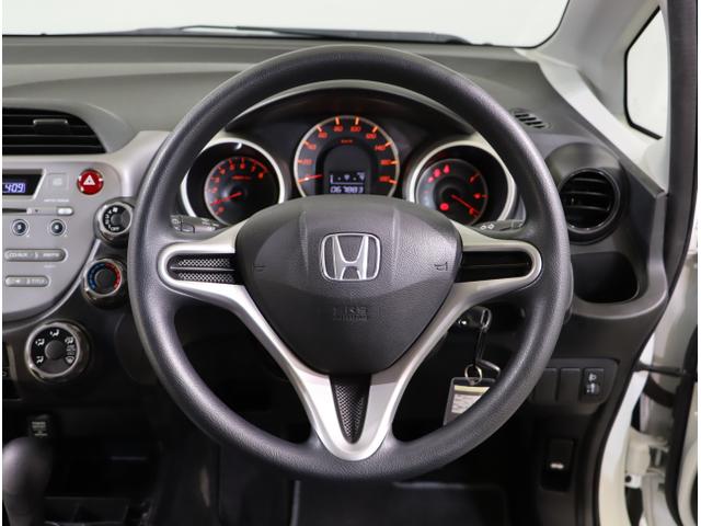 フィット G 運転席助手席エアバッグ キーレスリモコン 盗難防止システム エアコン ABS パワーウィンドウ パワステ 運転席エアバッグ(15枚目)